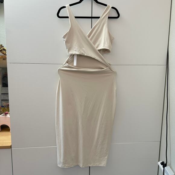 SUSANA MONACO V Front Crossover Bodycon Dress - Picture 9 of 9